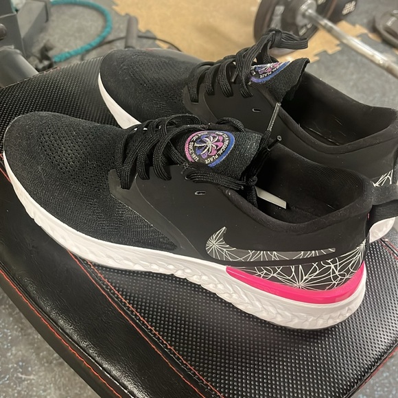 Men Nike react - Picture 2 of 4